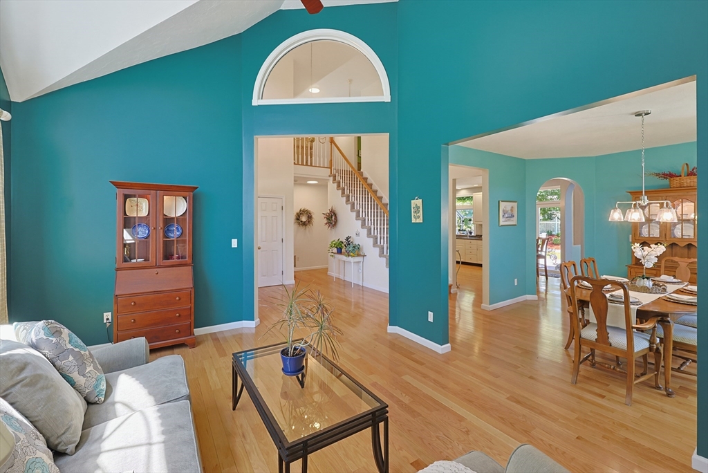 30 Rossi Ln