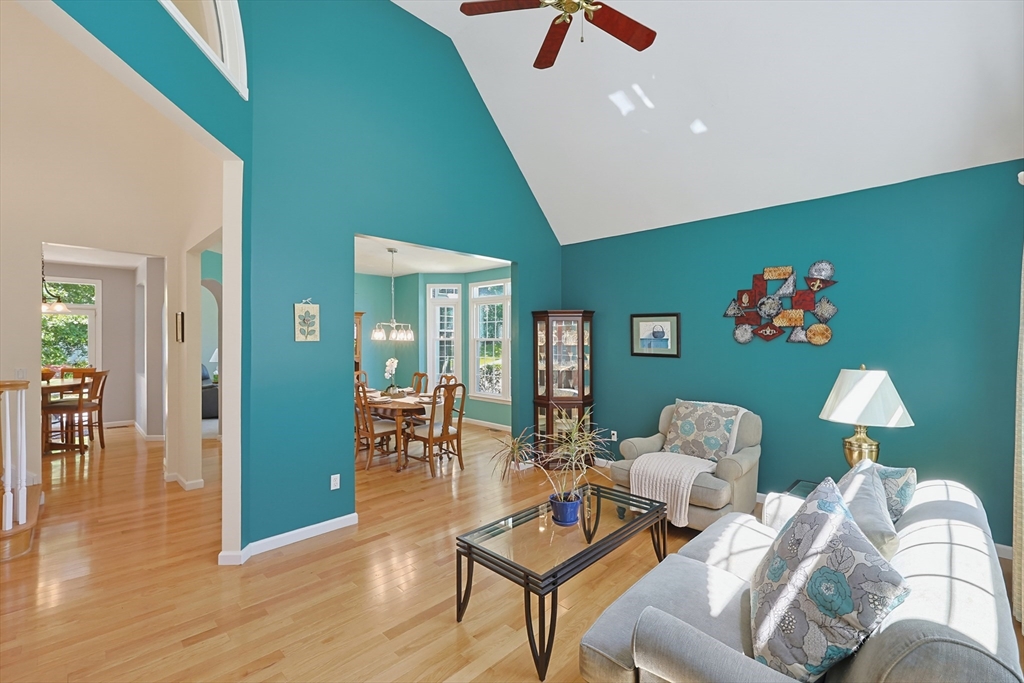 30 Rossi Ln