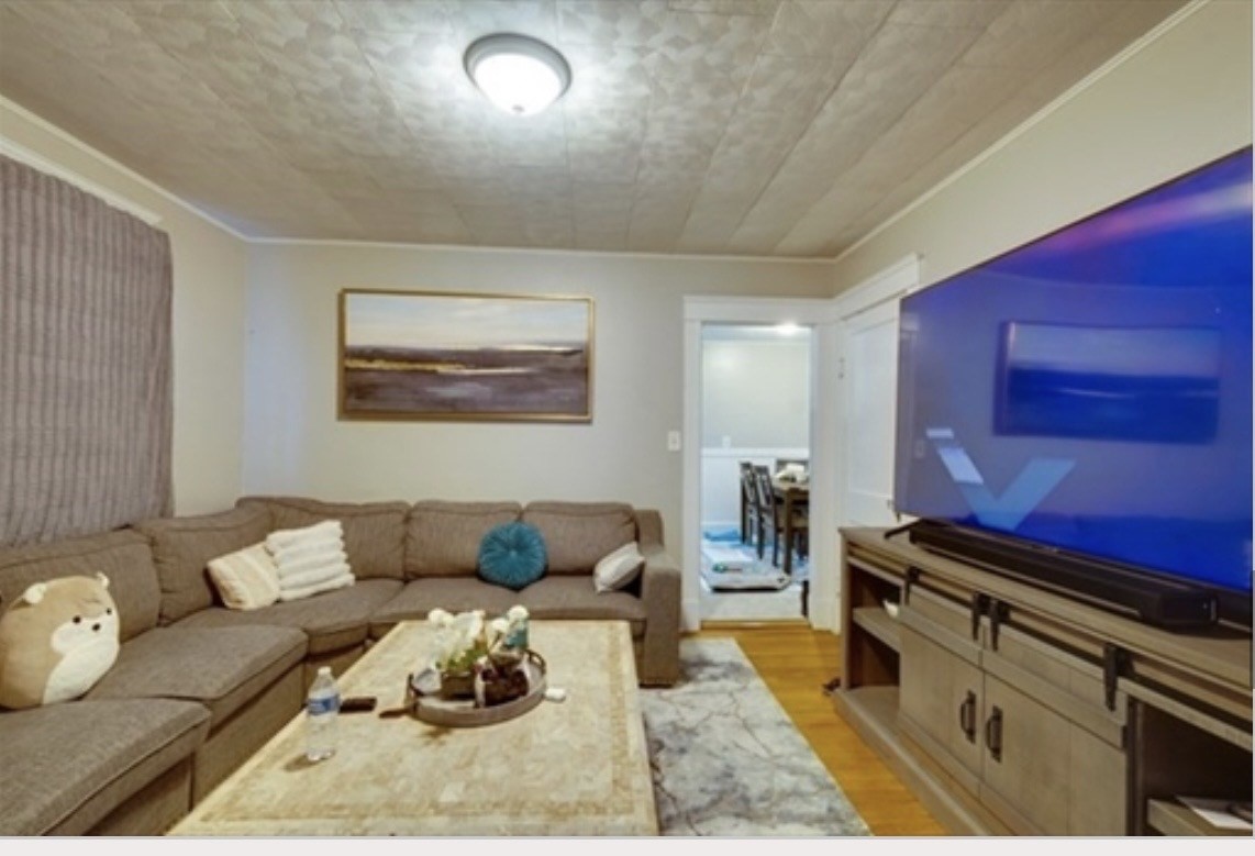 1085 Main St # 1