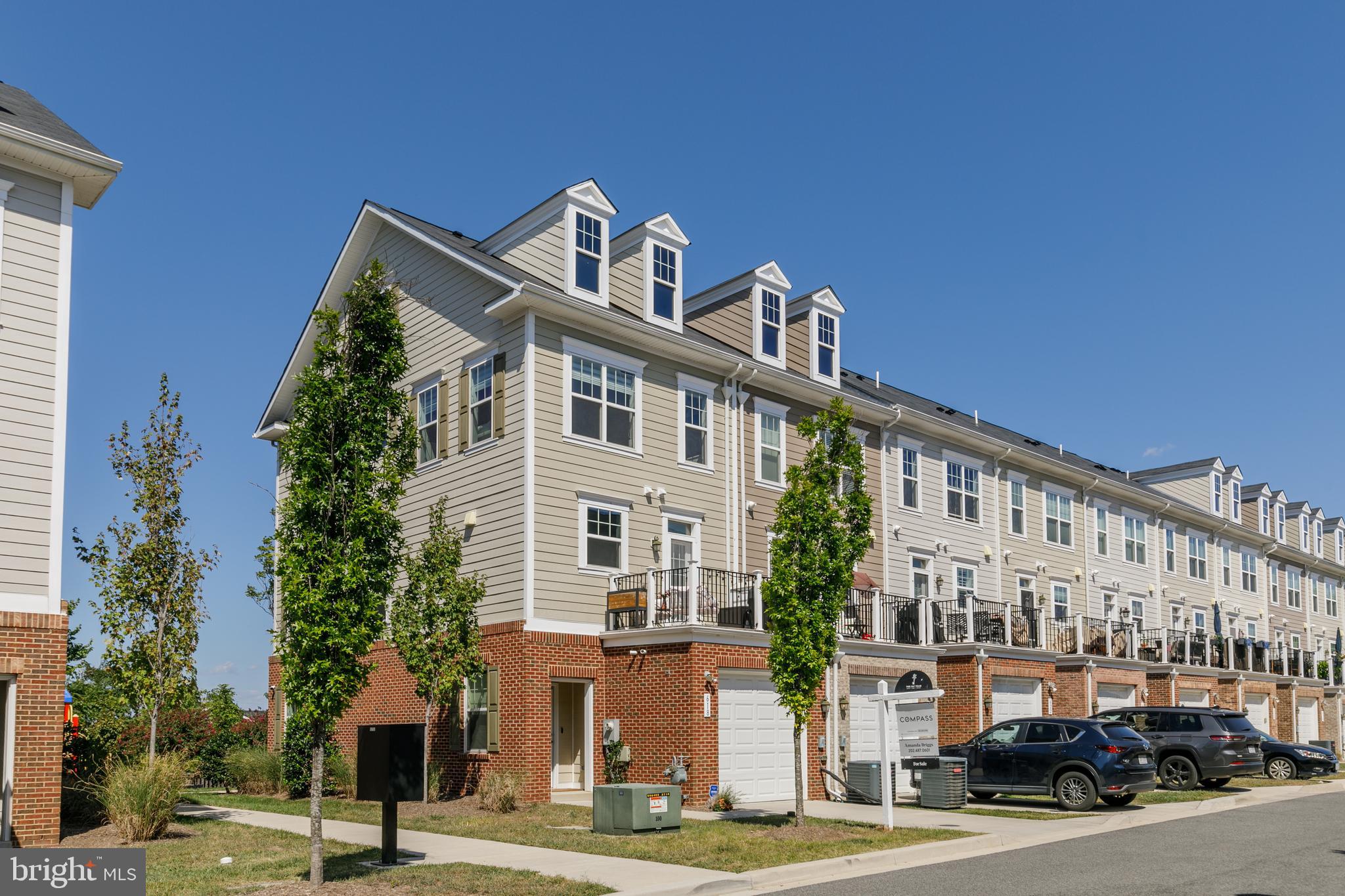 618 Totten Mews NE