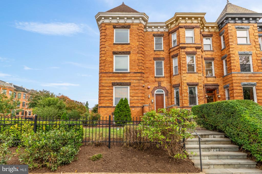 1249 KENYON STREET NW 4