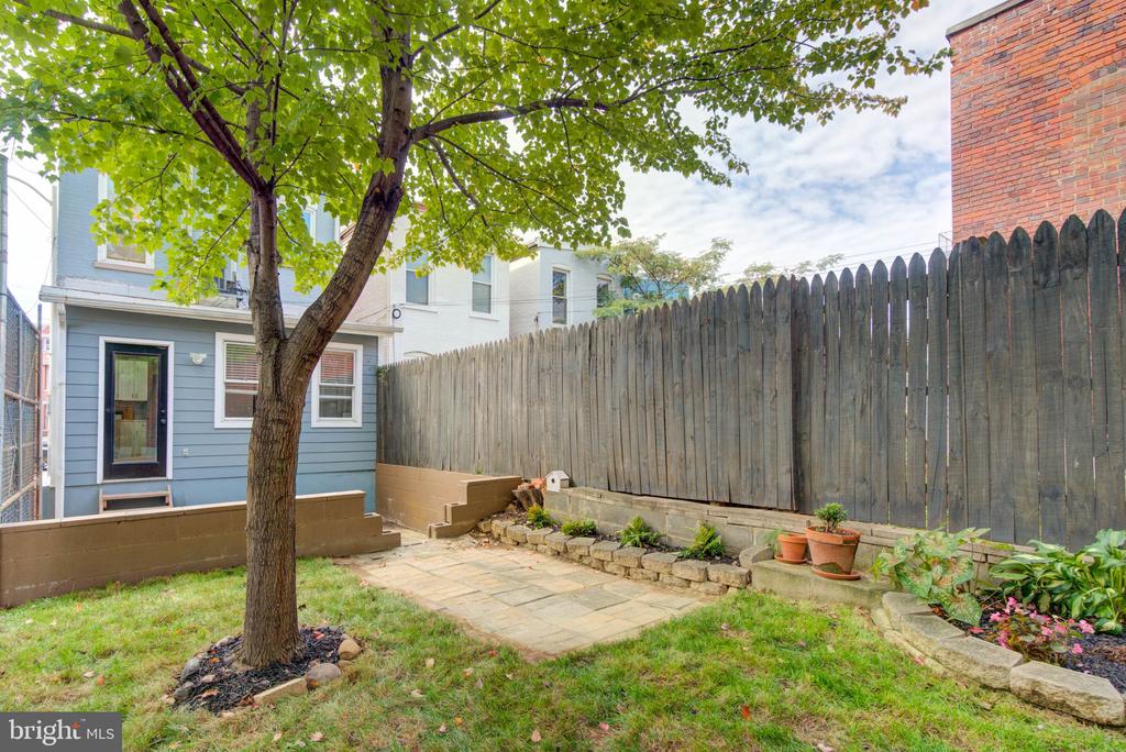 819 11TH STREET NE