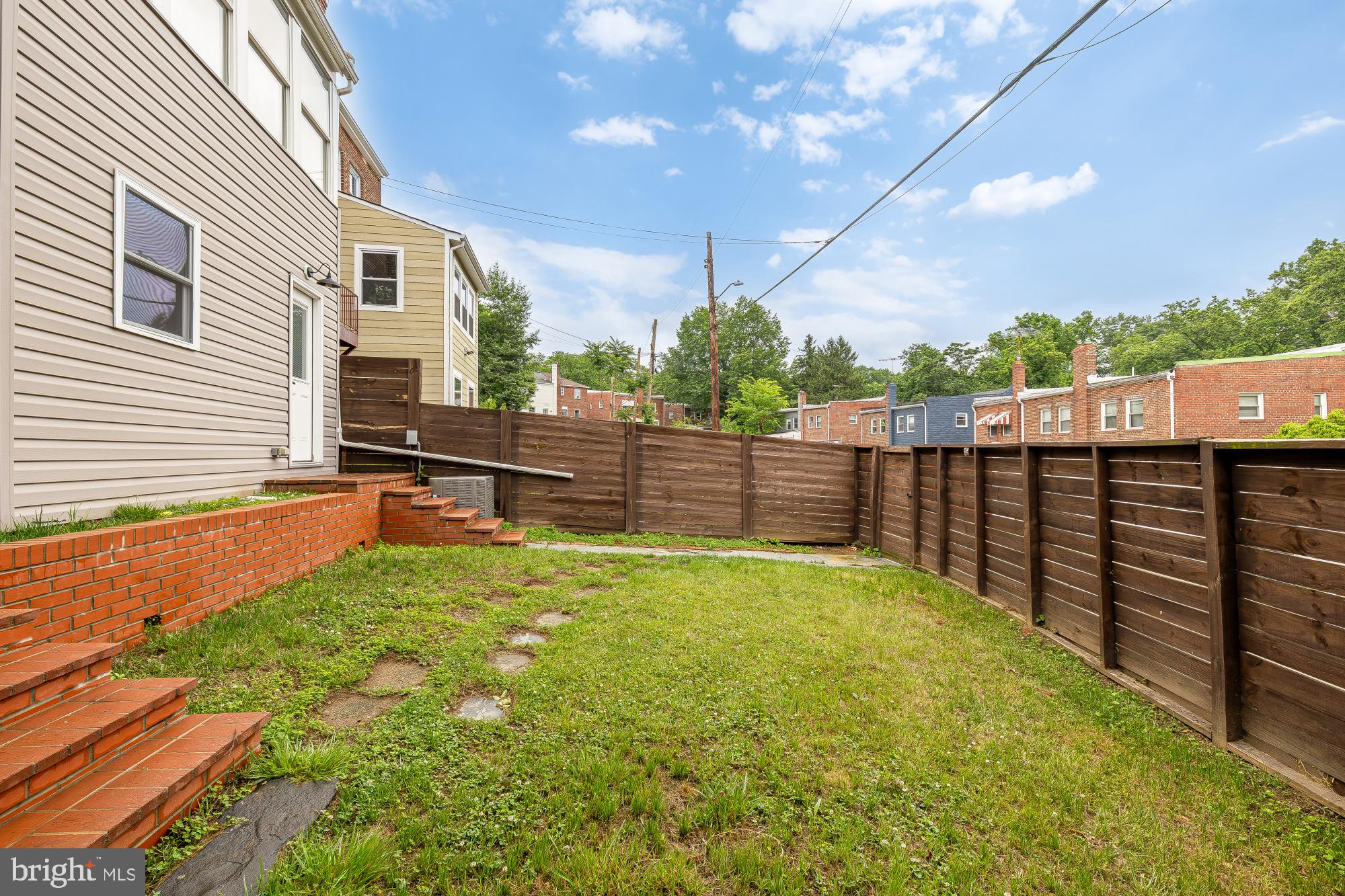3131 LYNDALE PLACE SE