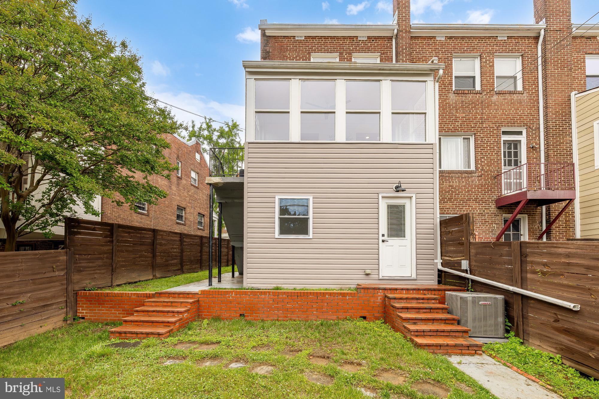 3131 LYNDALE PLACE SE