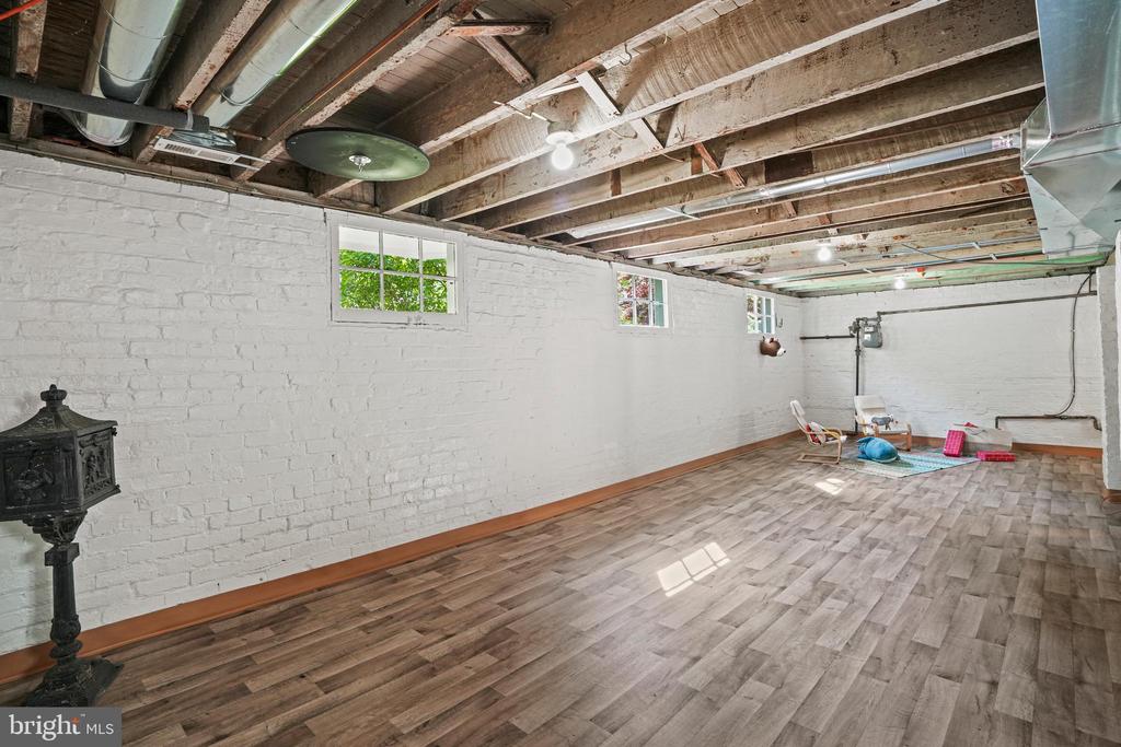 7109 Cedar Ave