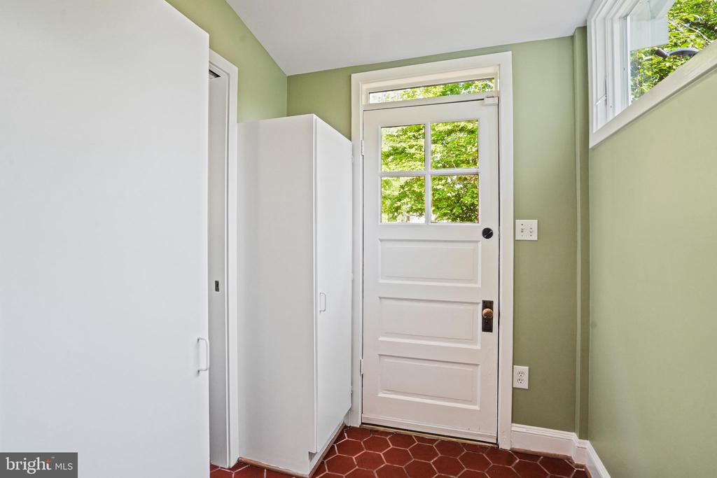 7109 Cedar Ave