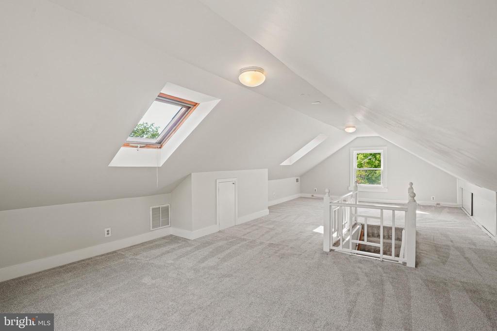 7109 Cedar Ave