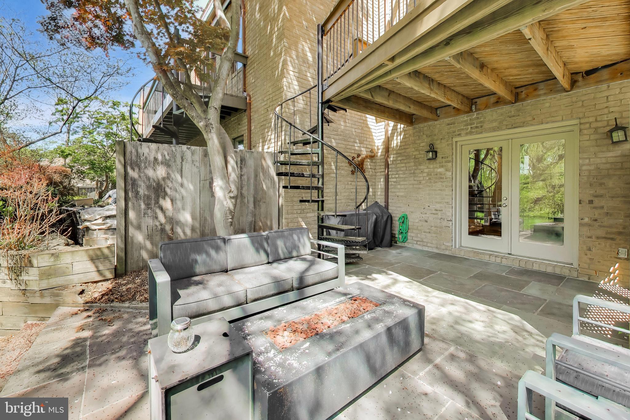 3810 N RICHMOND STREET