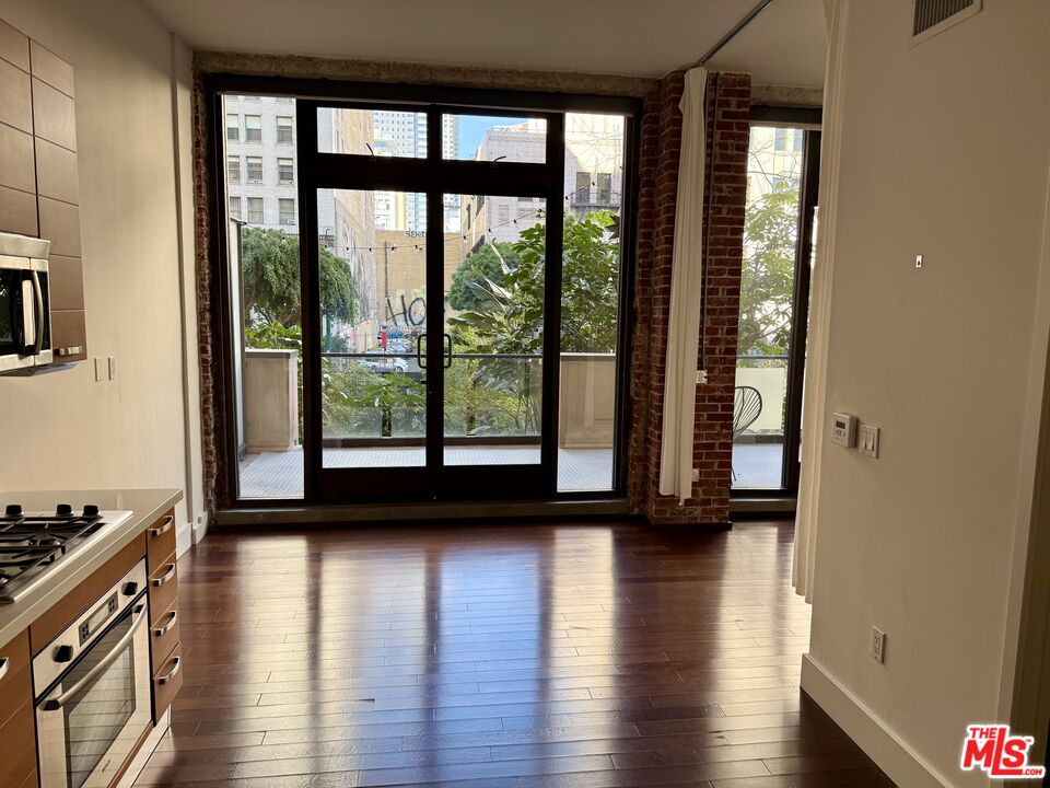 460 S Spring St Unit: 205