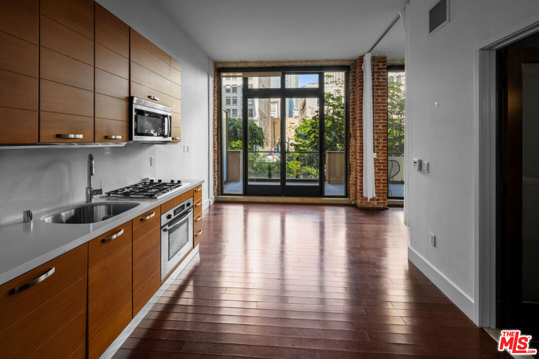 460 S Spring St Unit: 205