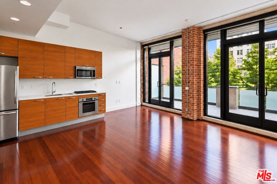 460 S Spring St Unit: 205