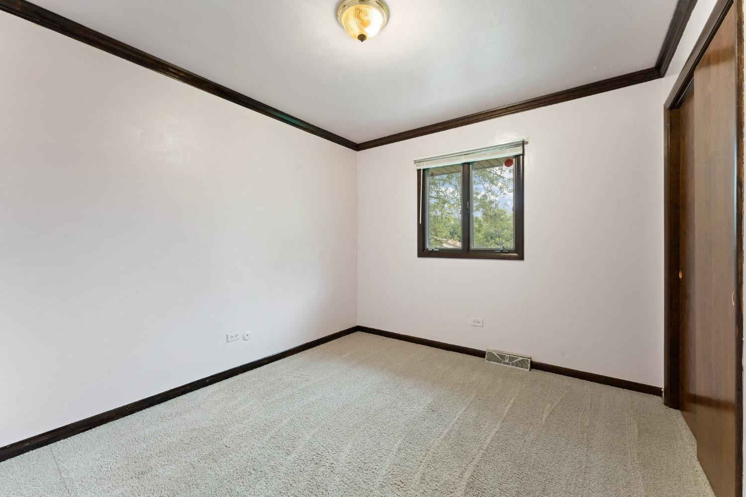 5046 W 89th Place