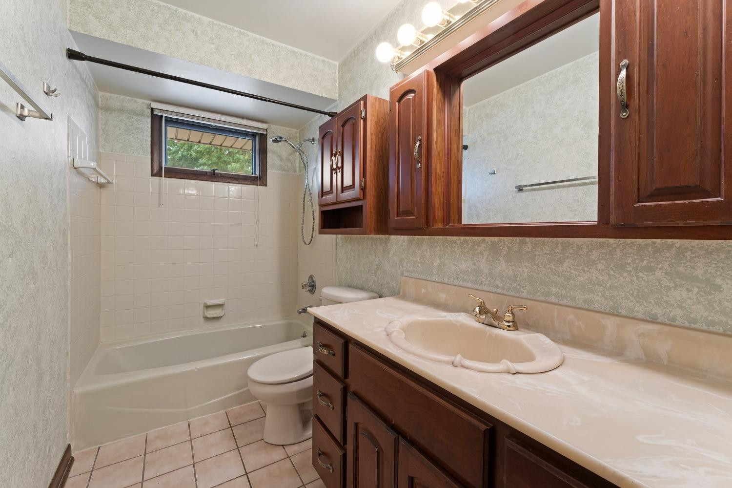 5046 W 89th Place