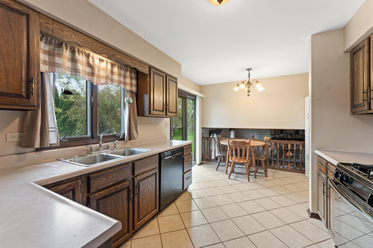 5046 W 89th Place