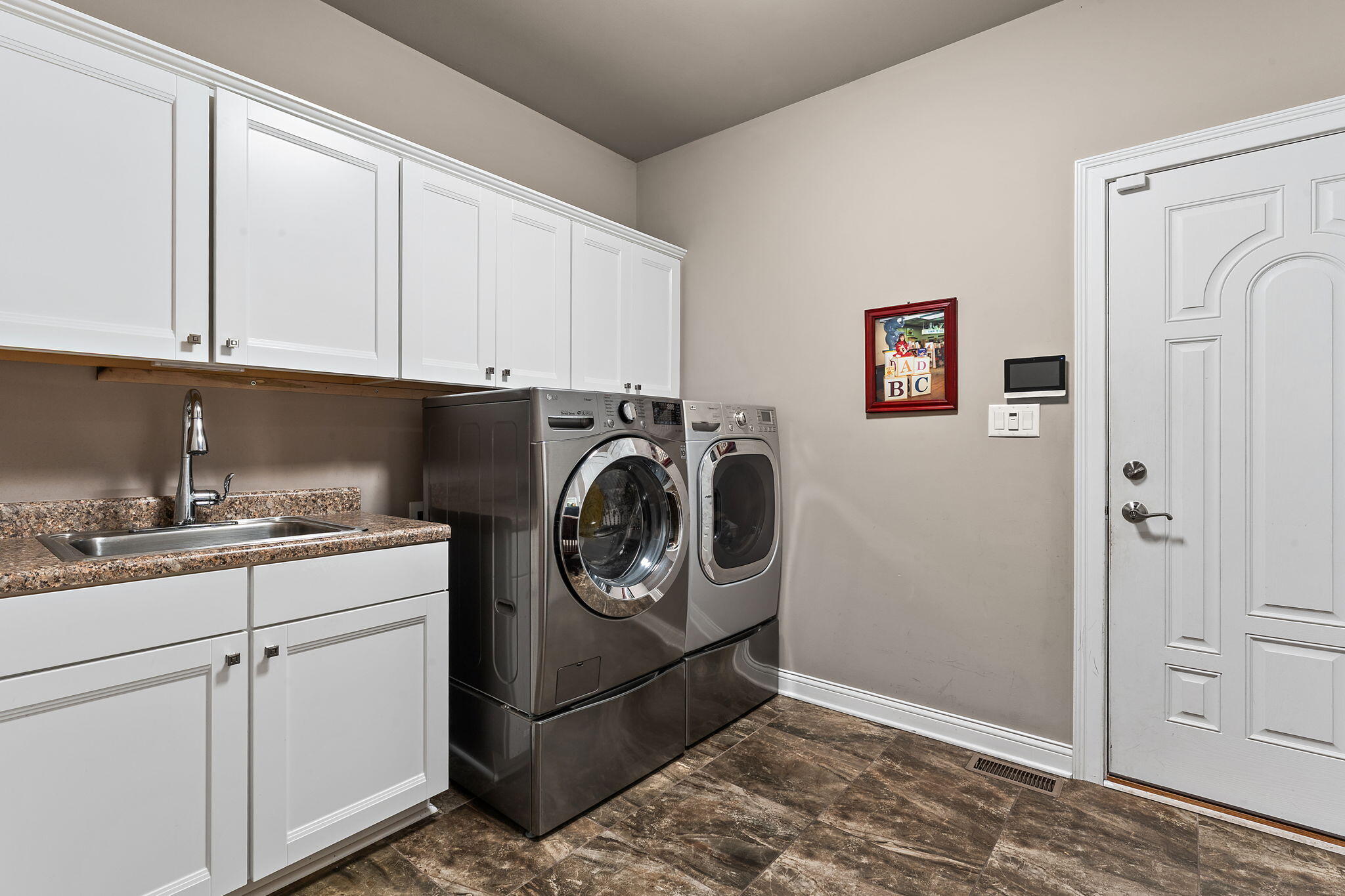 1106 Kensington Court