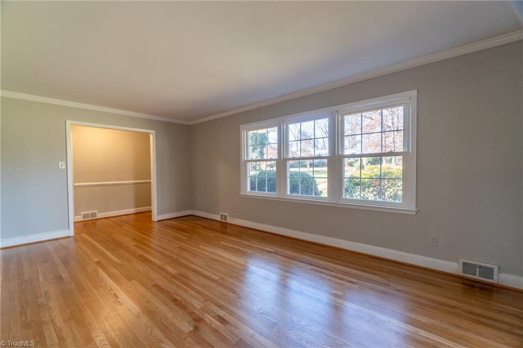 649 Quarterstaff Road