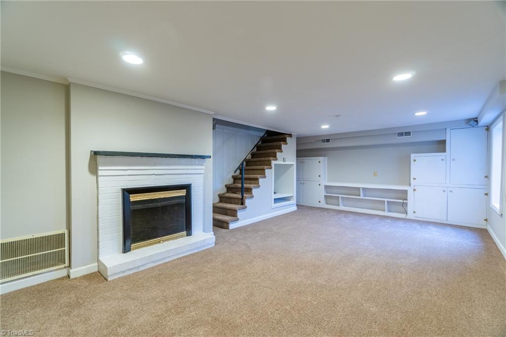 649 Quarterstaff Road