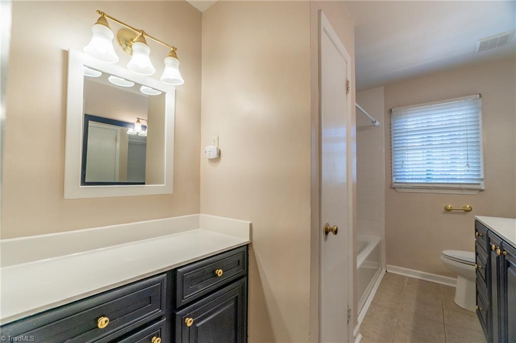 649 Quarterstaff Road