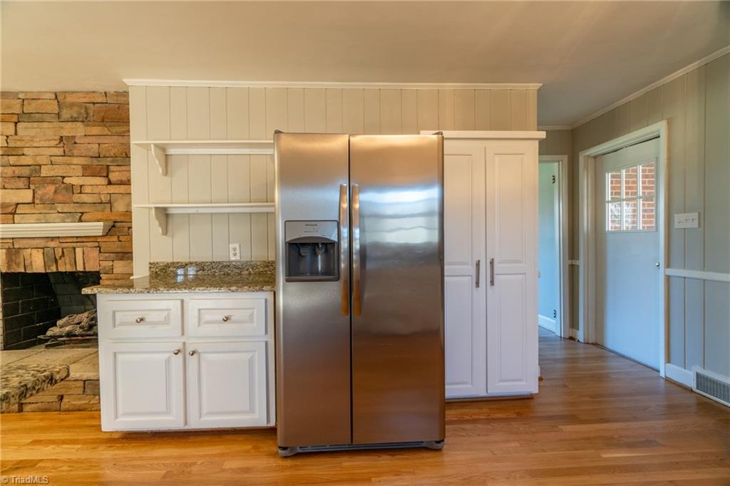 649 Quarterstaff Road