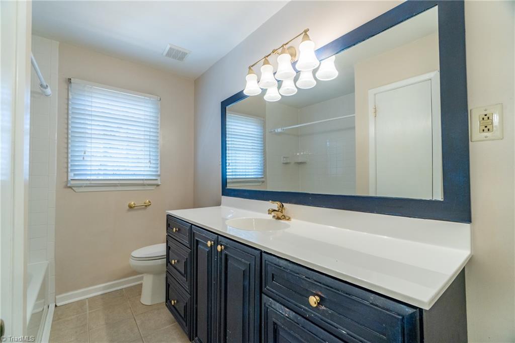 649 Quarterstaff Road