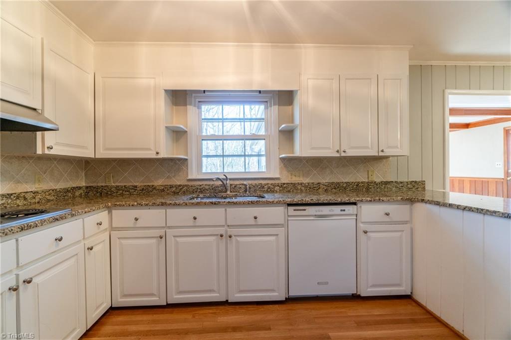 649 Quarterstaff Road