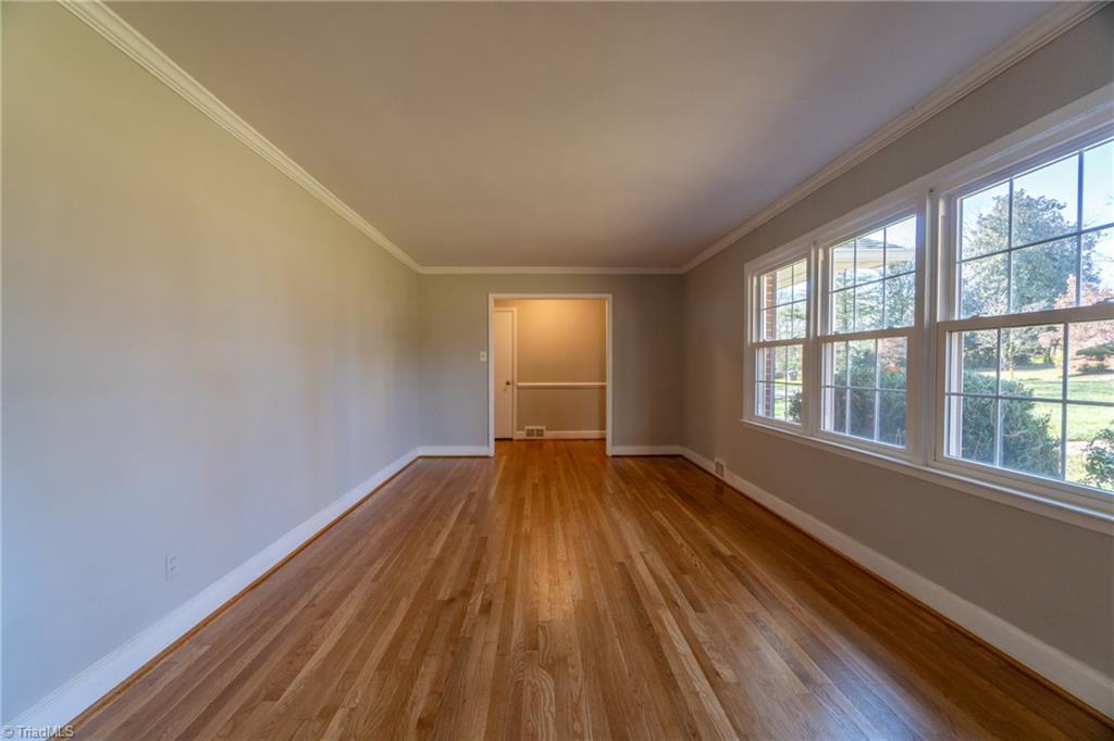 649 Quarterstaff Road