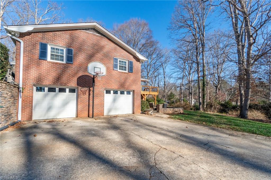 649 Quarterstaff Road