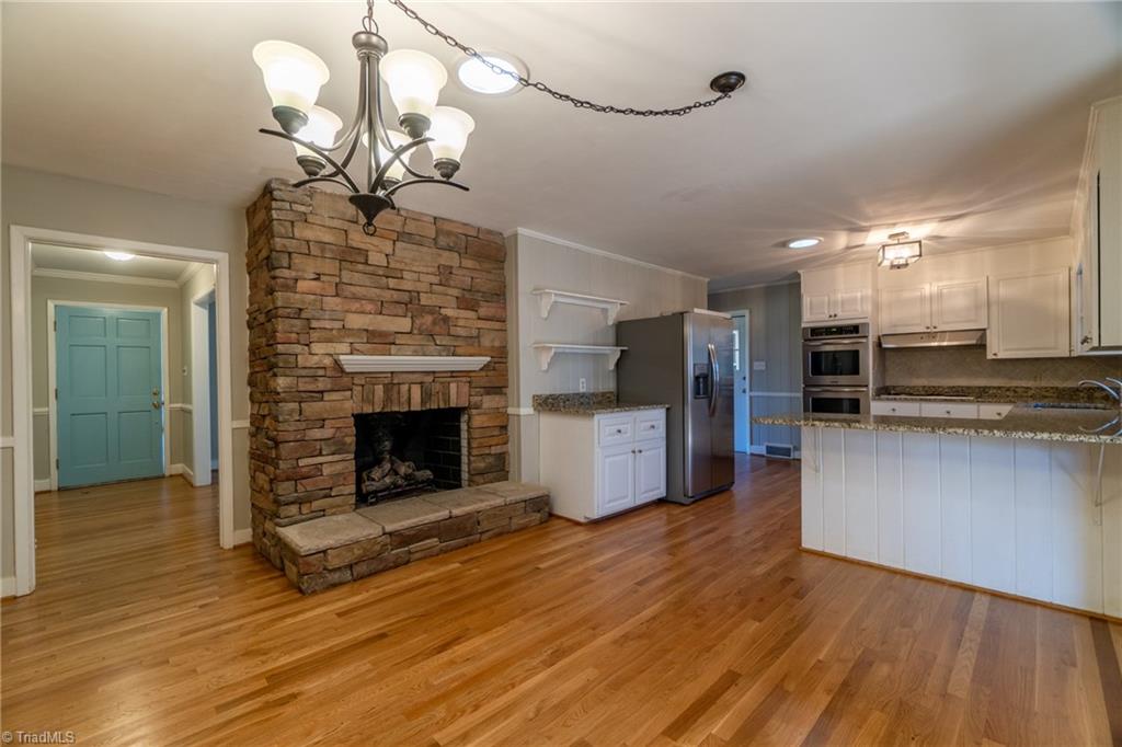 649 Quarterstaff Road