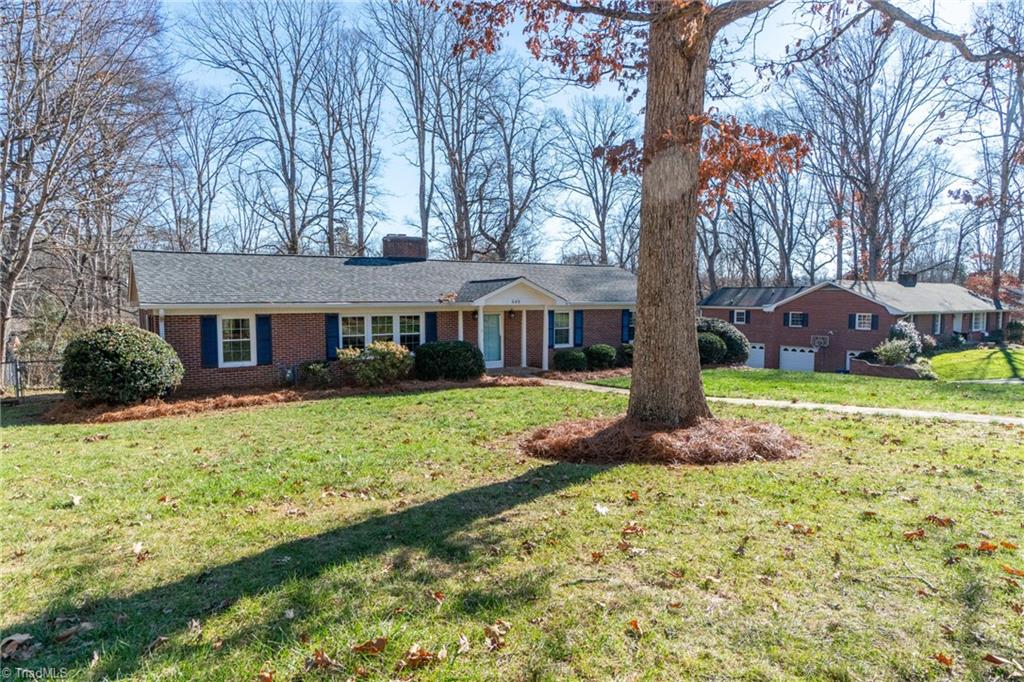 649 Quarterstaff Road