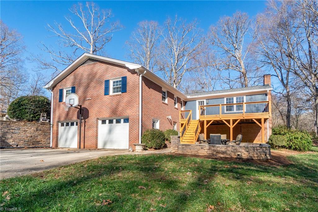 649 Quarterstaff Road