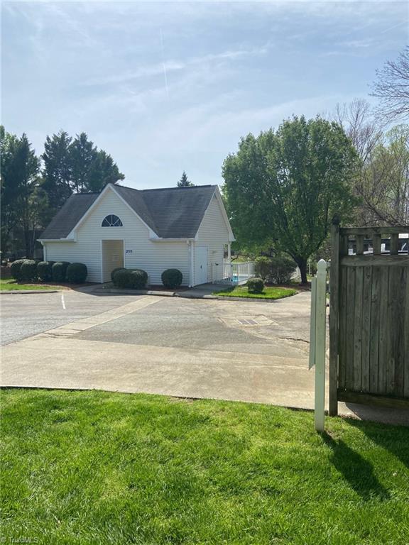 208 River Oaks Court