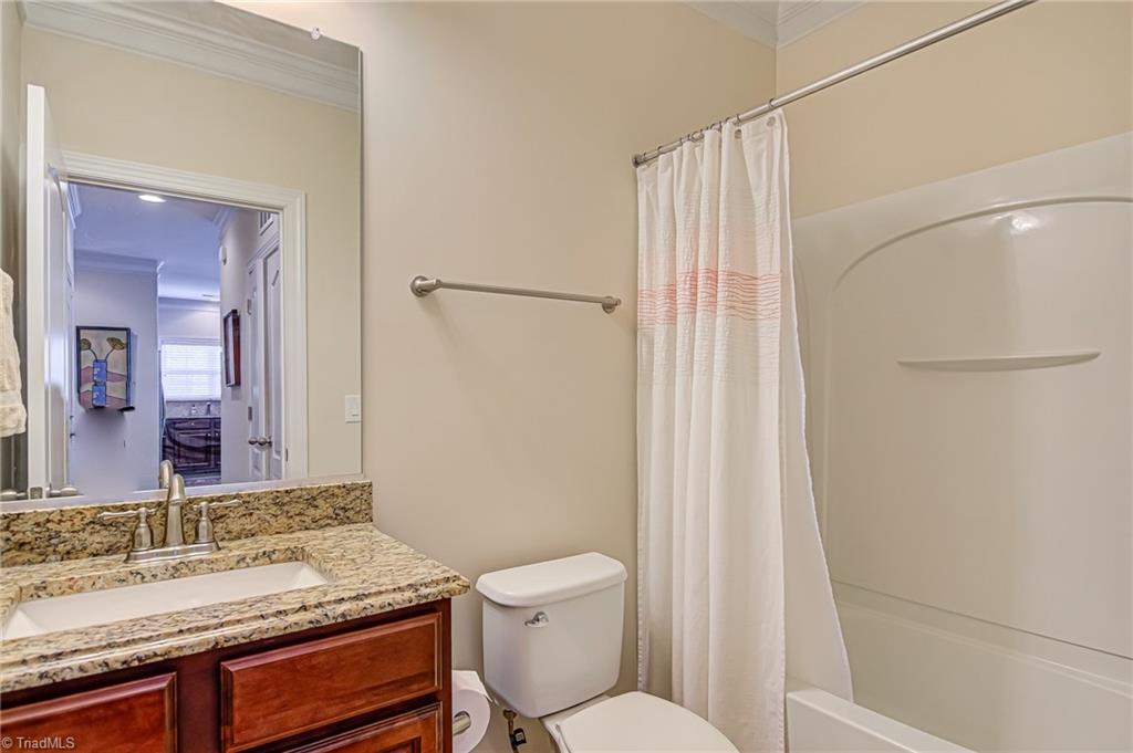 1435 Neville Gardens Lane, Winston-Salem