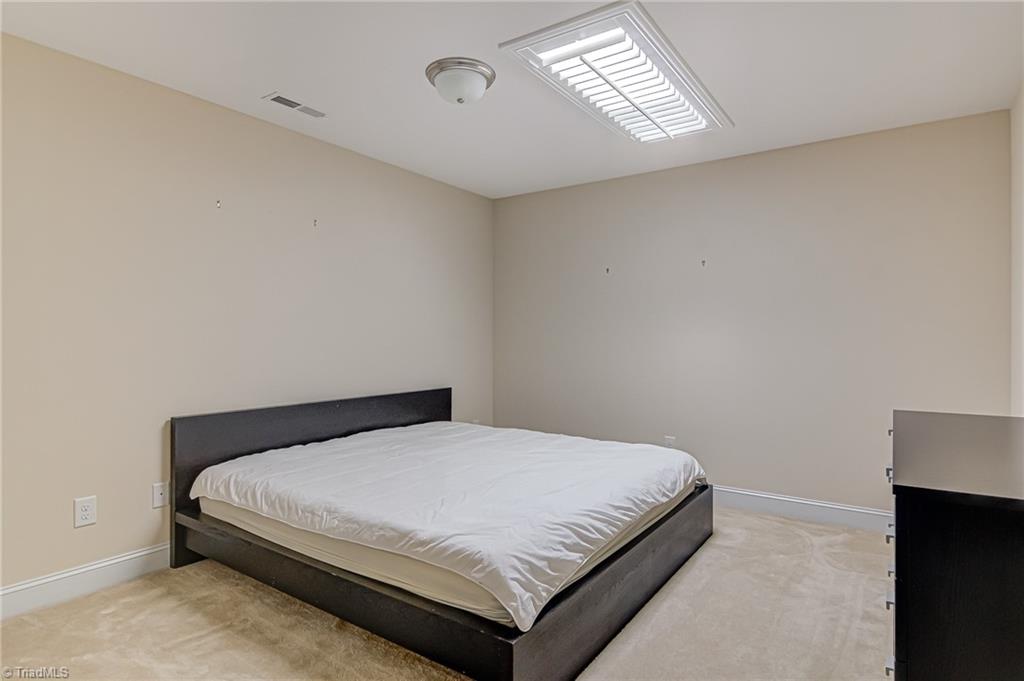 1435 Neville Gardens Lane, Winston-Salem