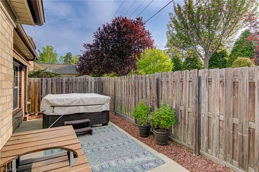 1435 Neville Gardens Lane, Winston-Salem