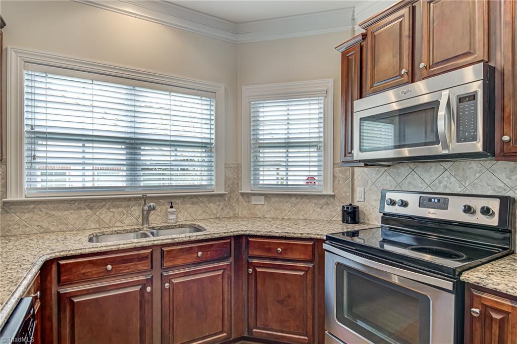 1435 Neville Gardens Lane, Winston-Salem