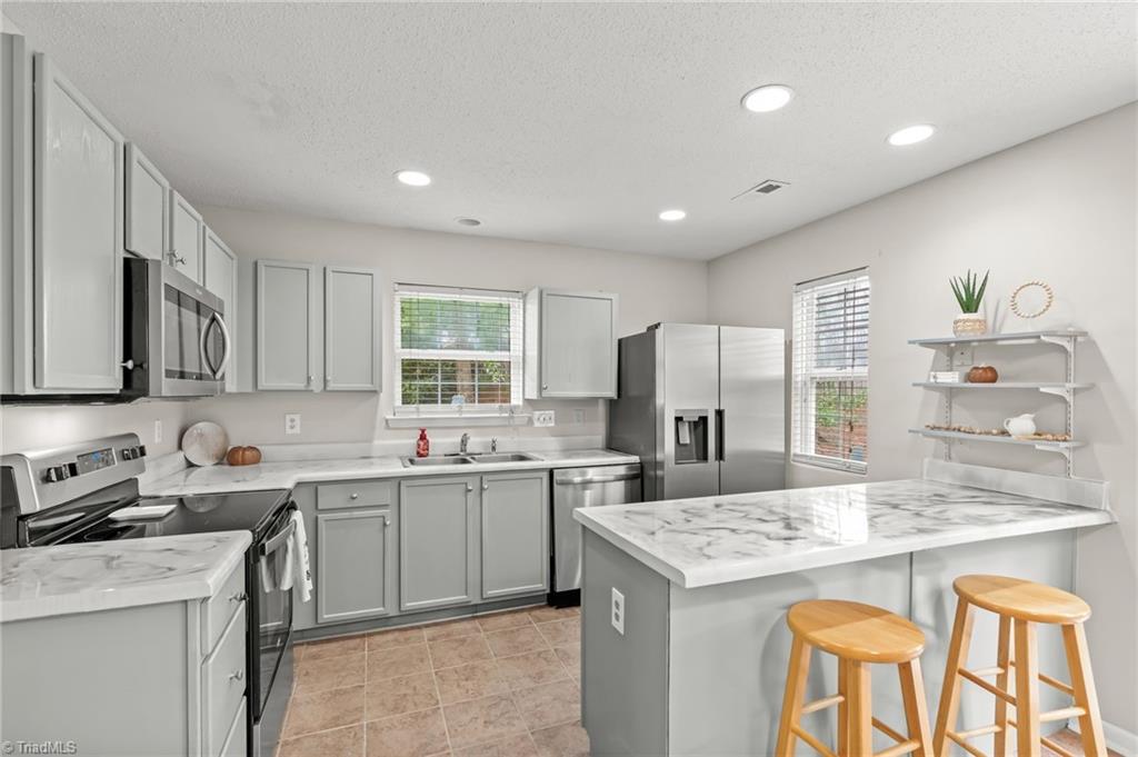 1047 Oak Blossom Way