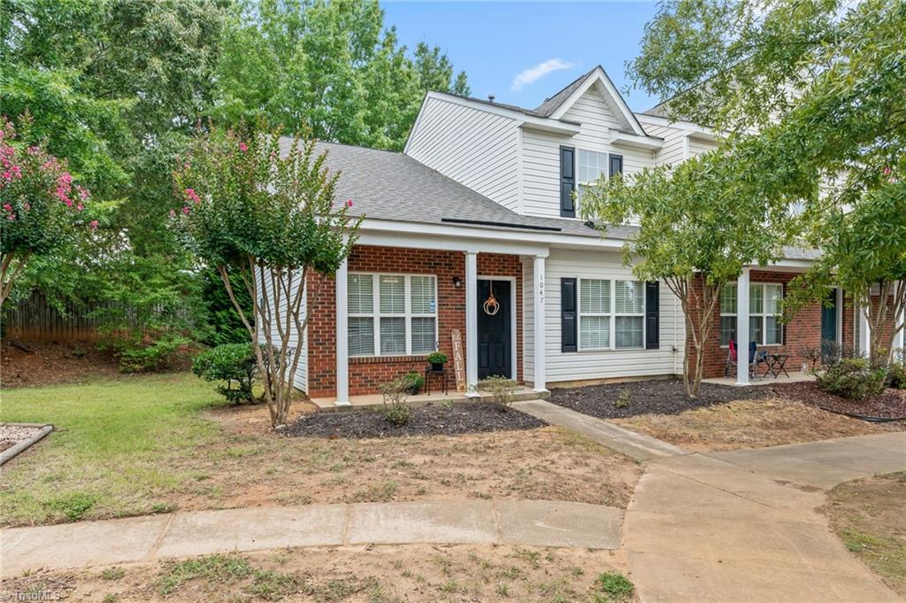 1047 Oak Blossom Way