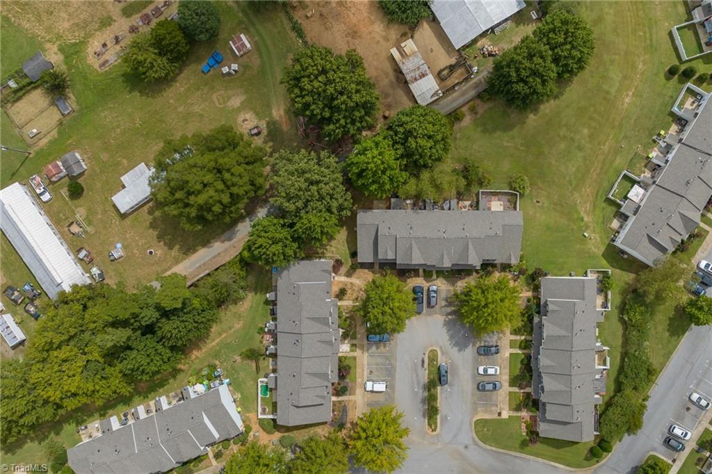 1047 Oak Blossom Way