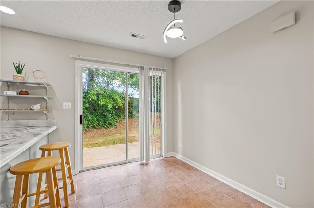 1047 Oak Blossom Way