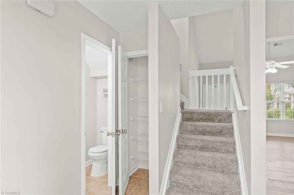 1047 Oak Blossom Way