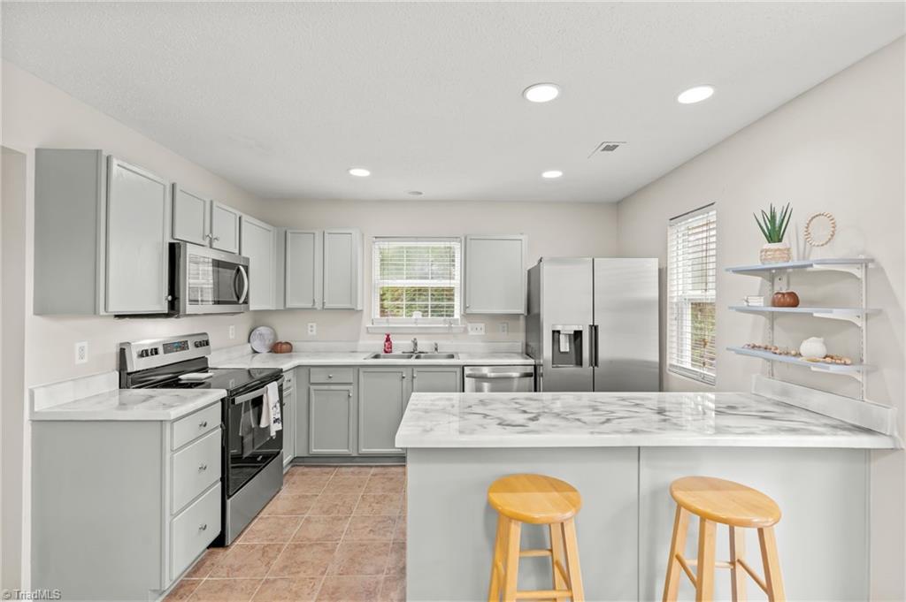 1047 Oak Blossom Way