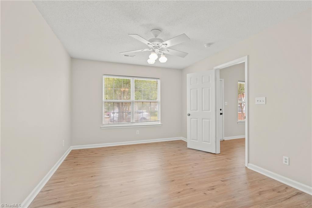 1047 Oak Blossom Way