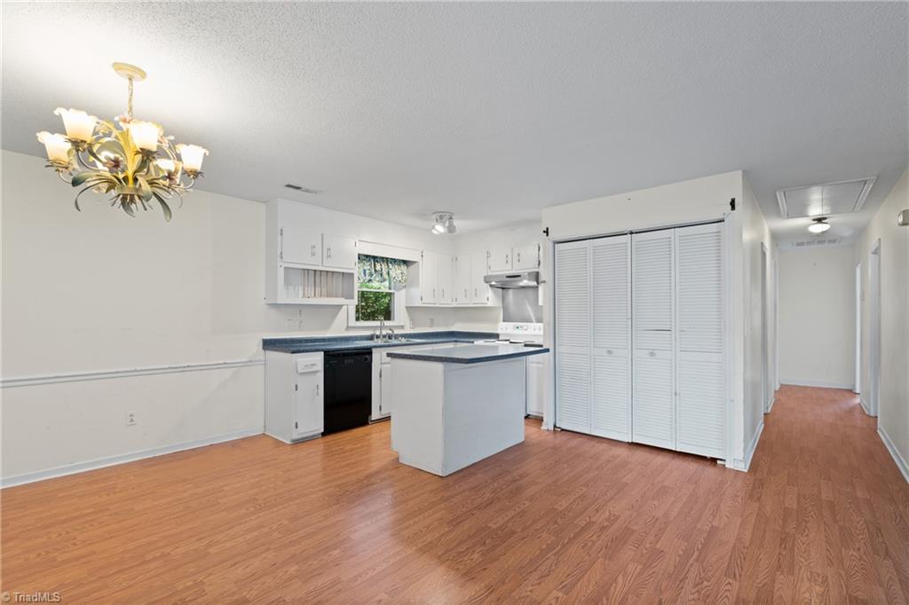 525 Heatherton Lane