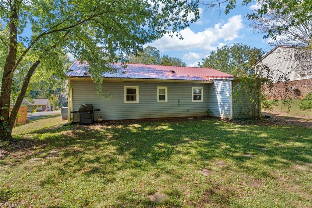 525 Heatherton Lane