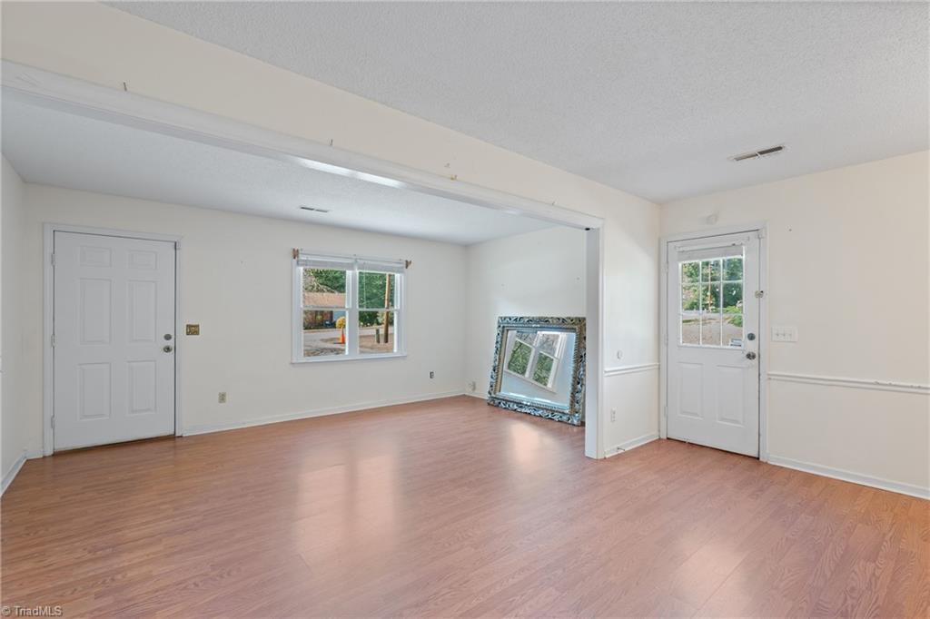 525 Heatherton Lane