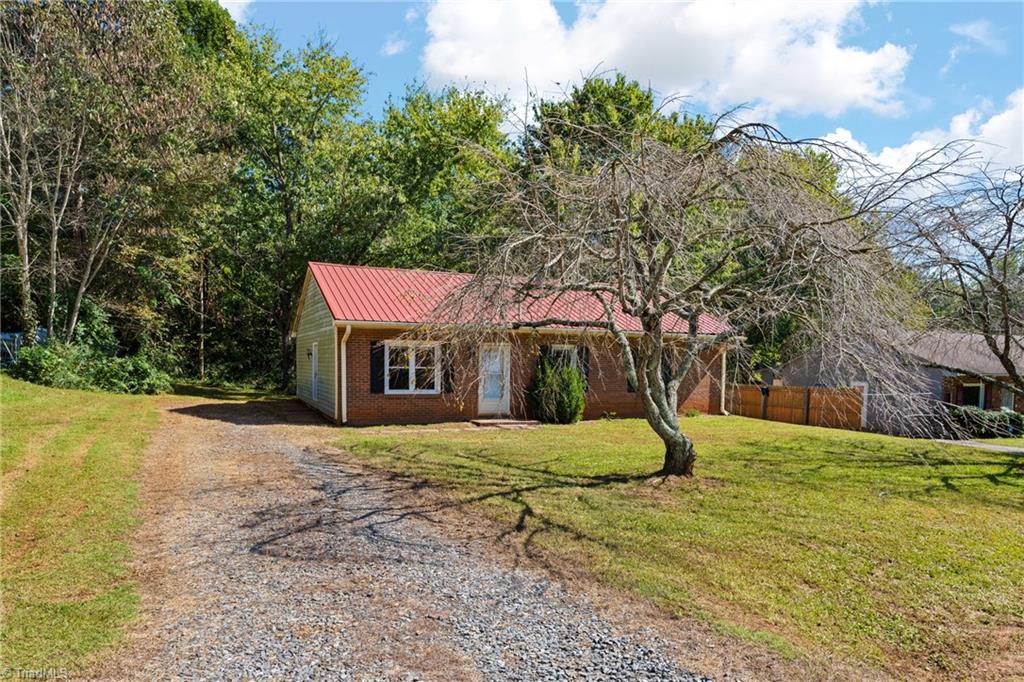 525 Heatherton Lane