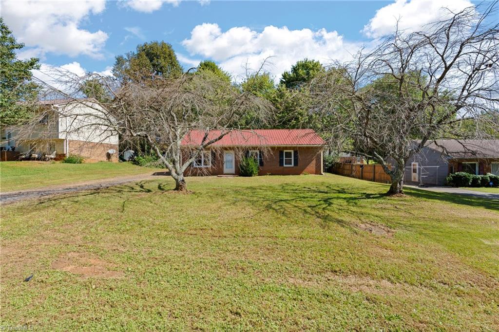 525 Heatherton Lane