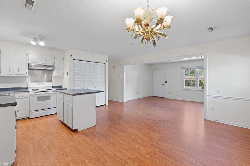 525 Heatherton Lane