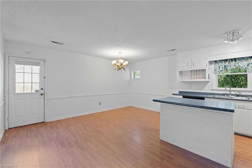 525 Heatherton Lane