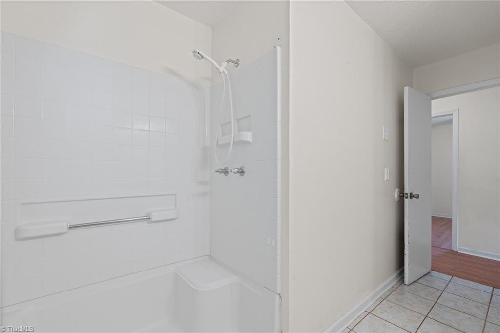 525 Heatherton Lane